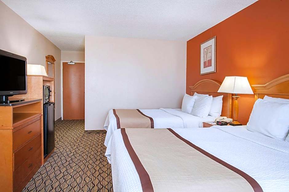 Baymont by Wyndham Madison Heights Detroit Area