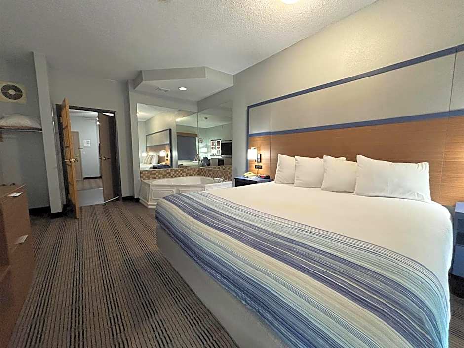 AmericInn by Wyndham Galesburg