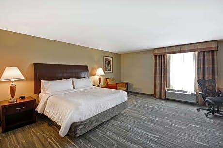King Room with Bath Tub - Mobility Access