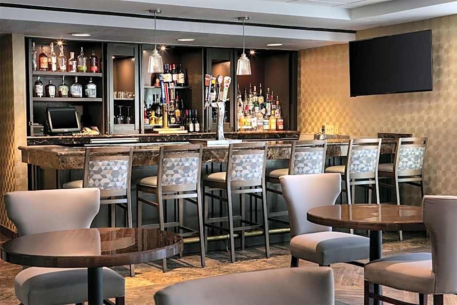 DoubleTree By Hilton Hotel Dallas Market Center