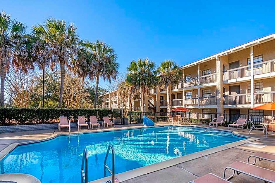 Casa Bella Inn & Suites