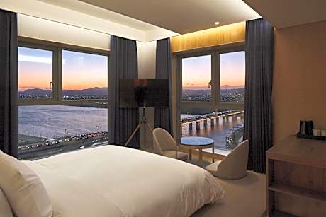Deluxe Double River View