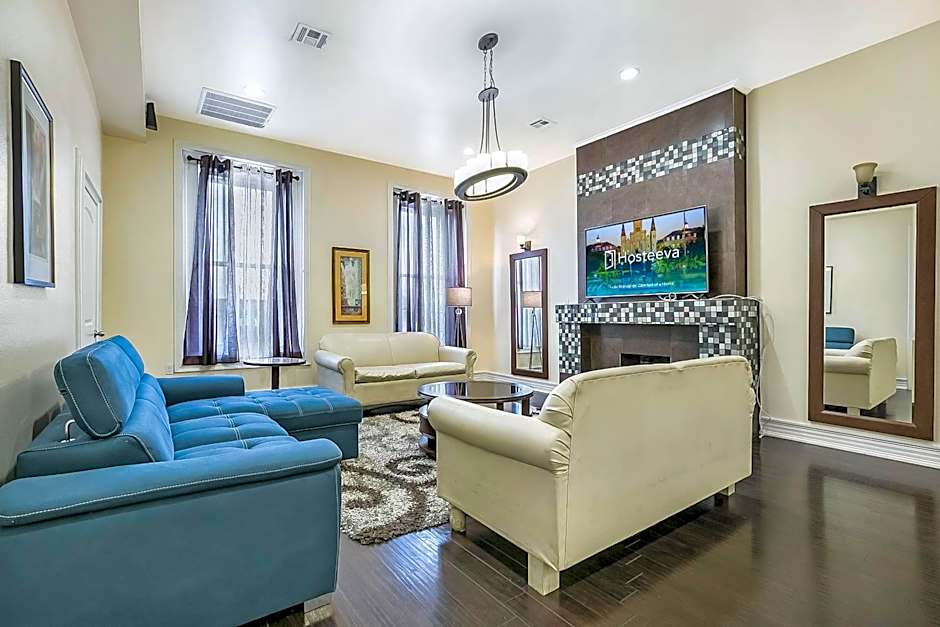 Modern 4BR Penthouse in Downtown by Hosteeva