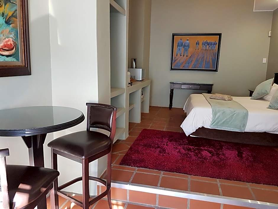 Izimbali Lodge and Restaurant