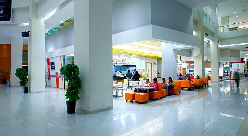 Amaris Hotel Season City