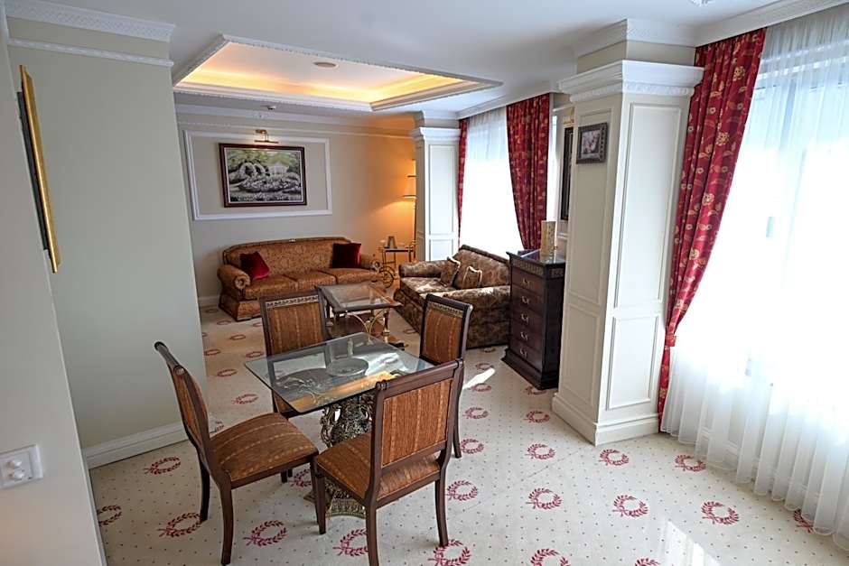 Stone Bridge Hotel