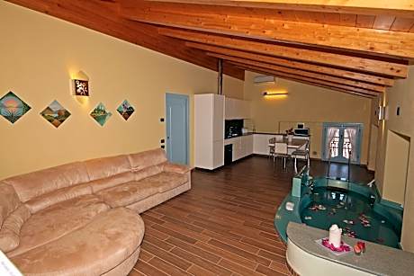 Three-Bedroom Apartment with Spa Bath