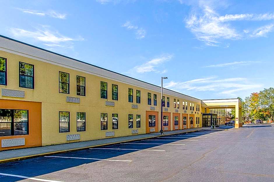 La Casa Inn & Suites-Middleboro