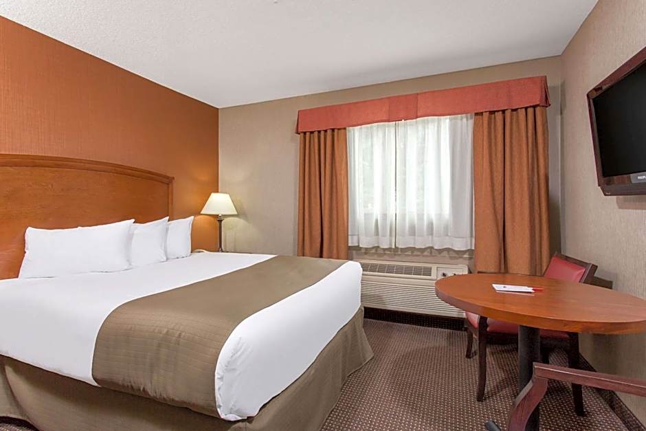 Canmore Inn & Suites