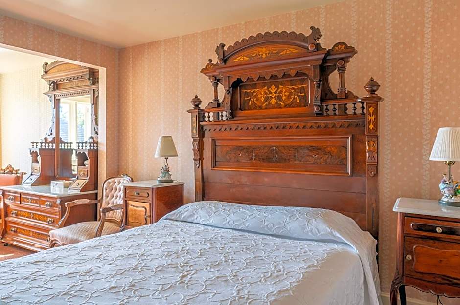 Martine Inn