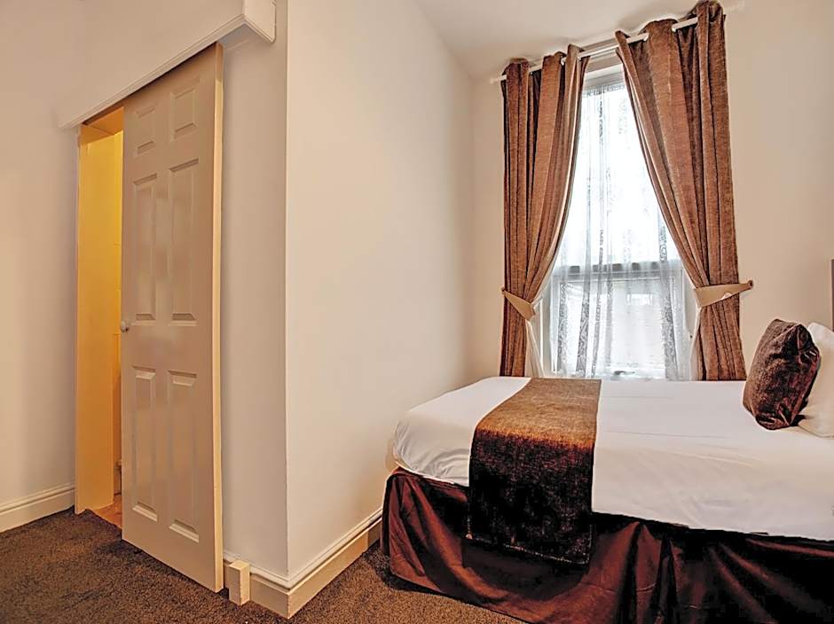 The Waverley Hotel
