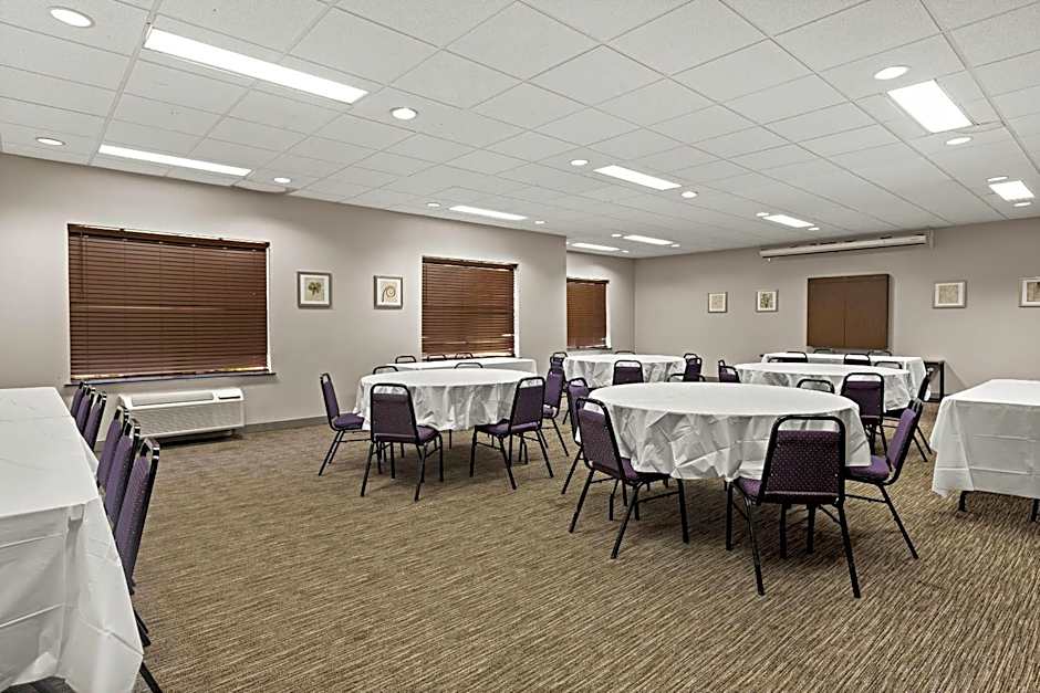 Country Inn & Suites by Radisson, Hinesville, GA