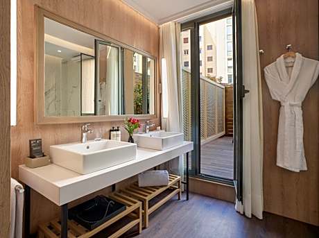 CLASSIC TERRACE (1 PAX)