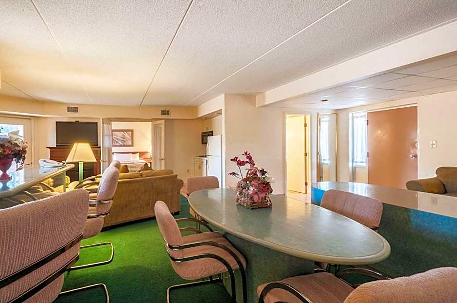 Rodeway Inn & Suites Charles Town