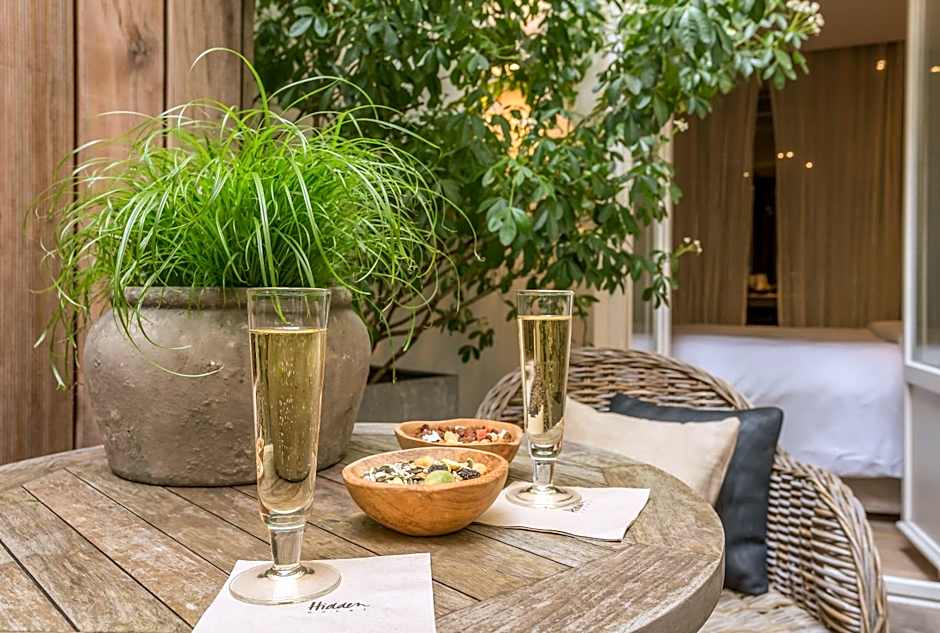 Hidden Hotel By Elegancia