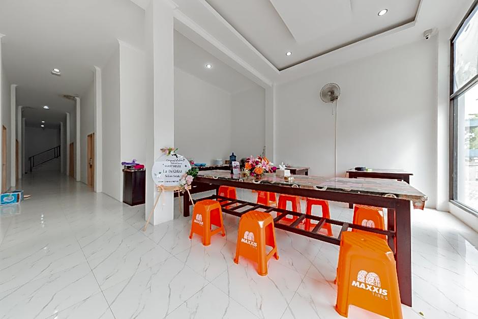 Urbanview Hotel La De Grizz Syariah Sampit by RedDoorz