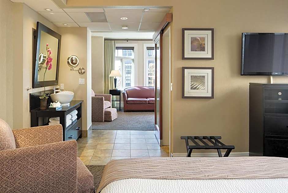 Photo 1 of 4 of Classic Studio 1 King Bed Suite, Accessible, City View
