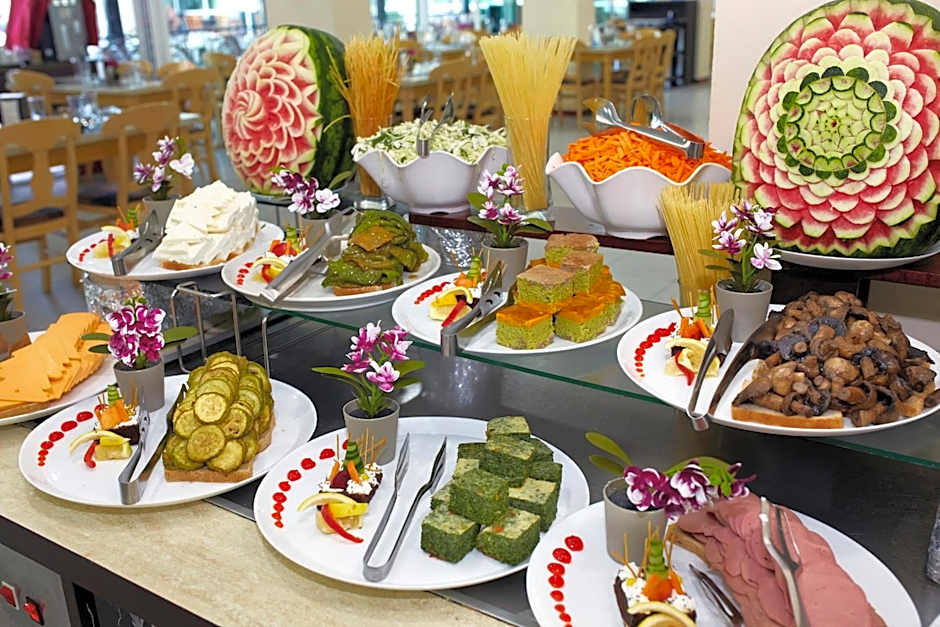 Grand Hotel Nirvana - All Inclusive & Free Beach Access