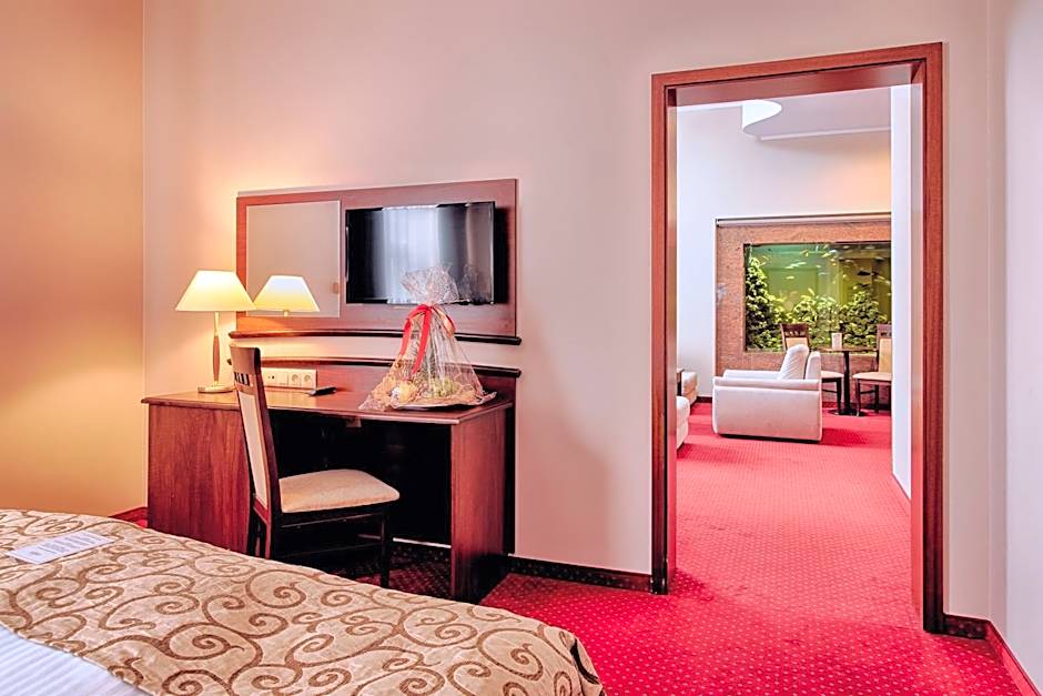 Grand Royal Hotel