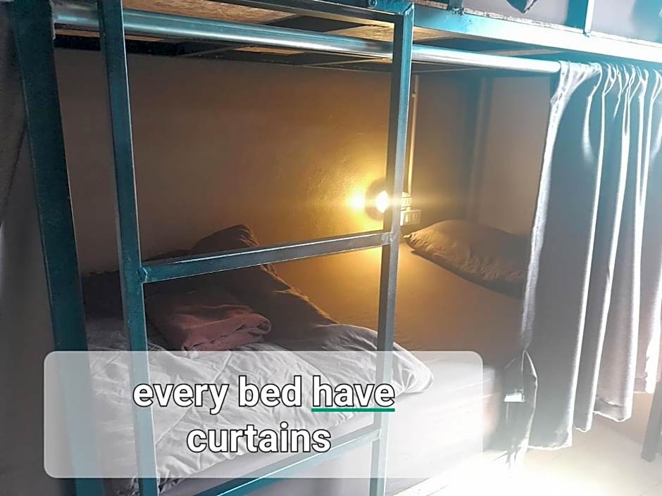 Zdjęcie 1 z 3 — Bed in 4-Bed Mixed Dormitory Room