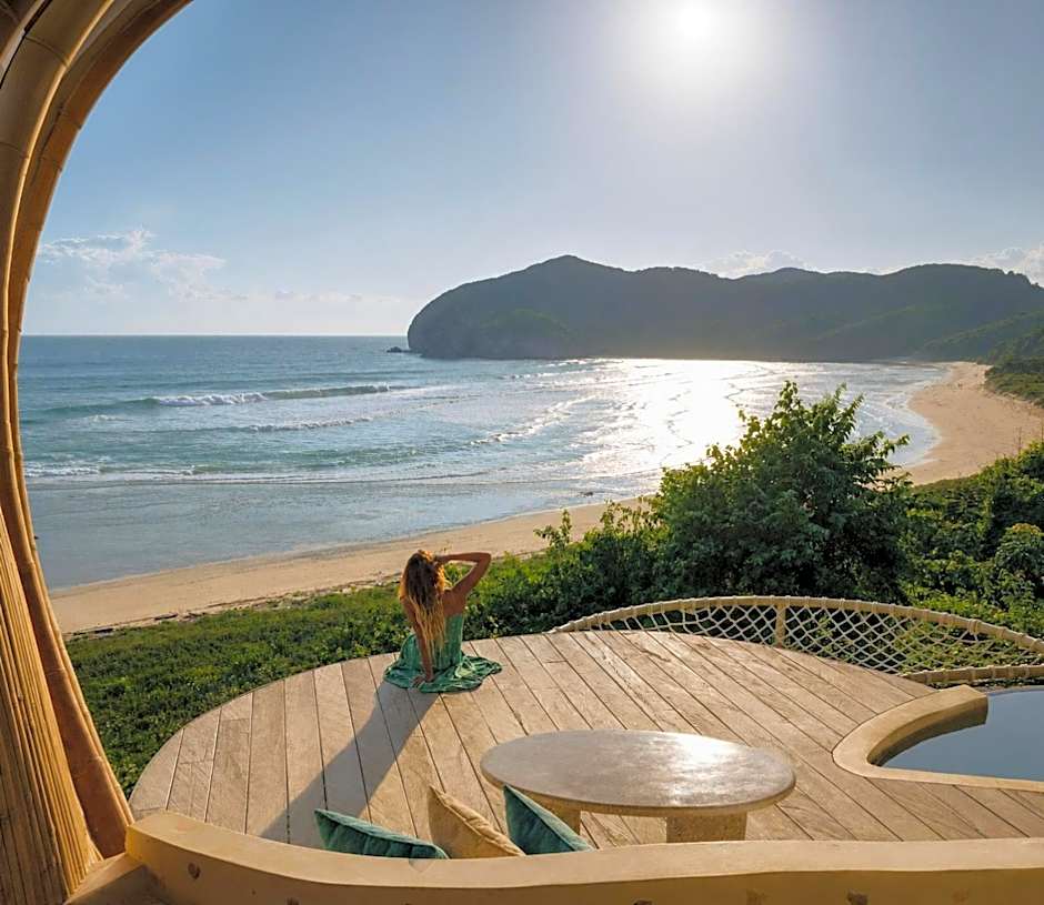 Kini Resort - Luxury Beachfront Bamboo Resort