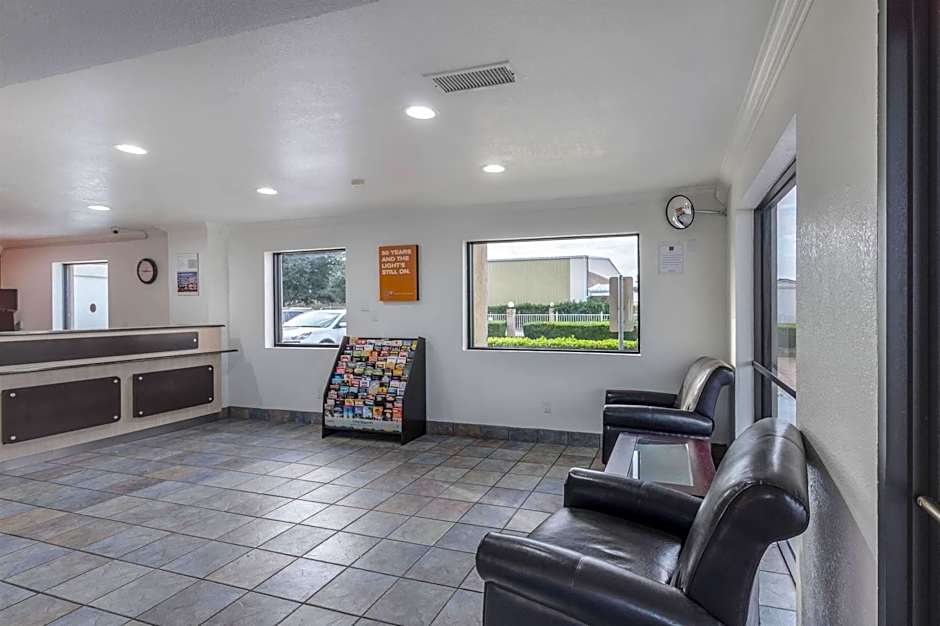 Motel 6-Lancaster, TX - DeSoto - Lancaster