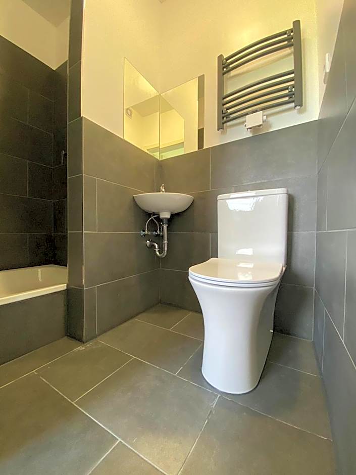 Zzzimple - Self Check In & Free Parking