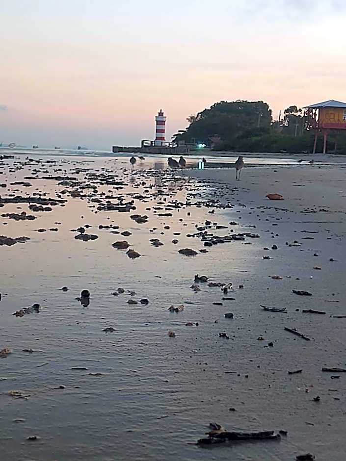 Casa do Farol em Itapoá - 290 Metros da Beira Mar