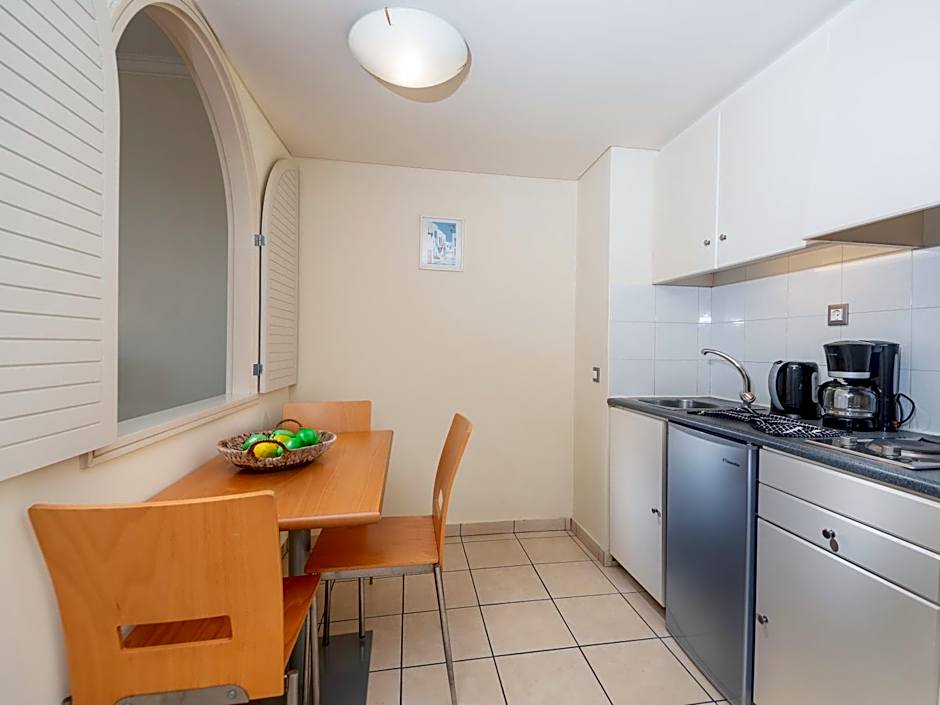 Athineon Hotel