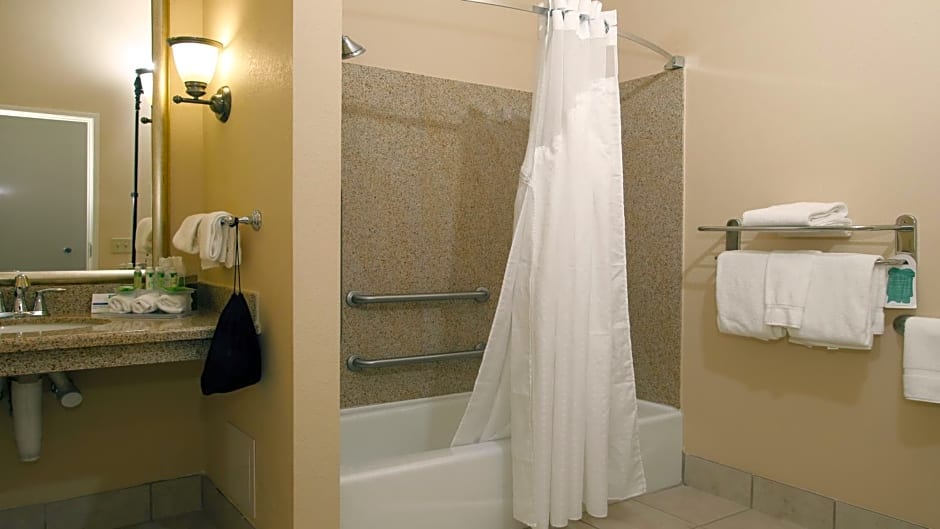 Holiday Inn Express Leland - Wilmington Area, an IHG Hotel
