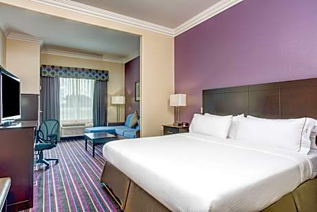 Standard King Room with Roll-in Shower - Mobility Accessible