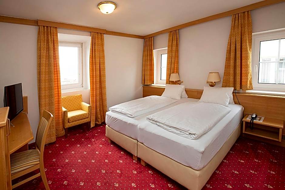 Keramikhotel Goldener Brunnen