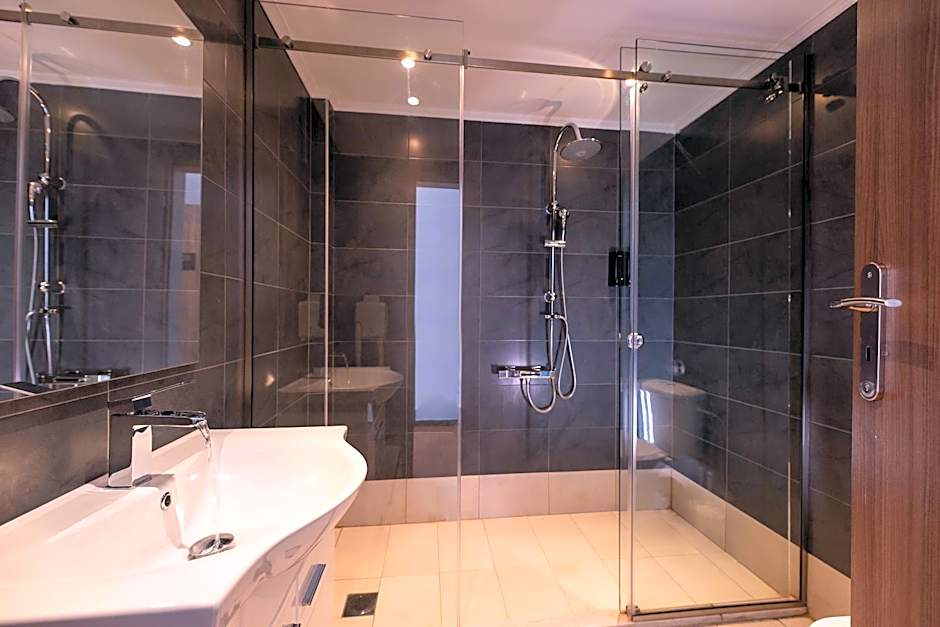 Stone Palace Hotel Near Athen's Airport Free Shuttle From and to Athen's Airport