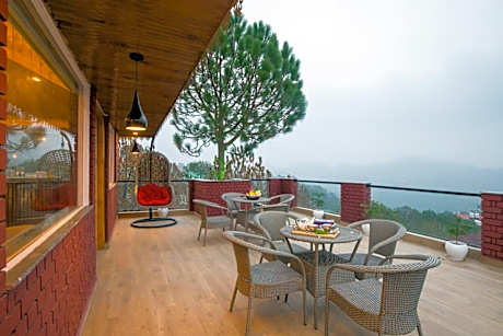 ELIVAAS Ekaksha Luxurious 4BHK Villa in Kasauli