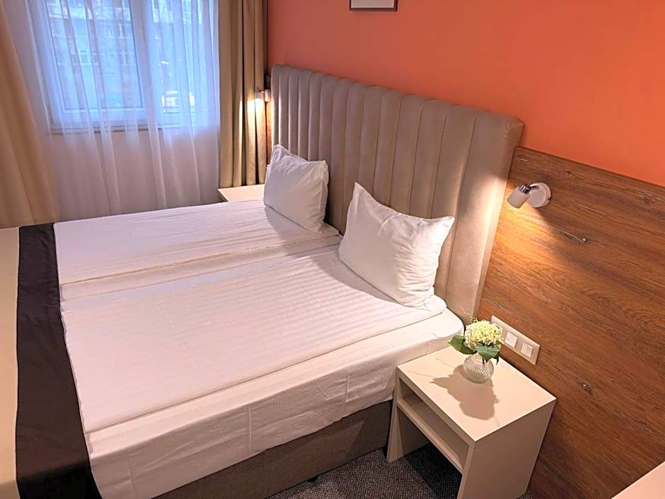 Hotel Forum - Free Parking for cars