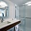 Holiday Inn Express Hotel & Suites Wilmington-University Ctr By IHG