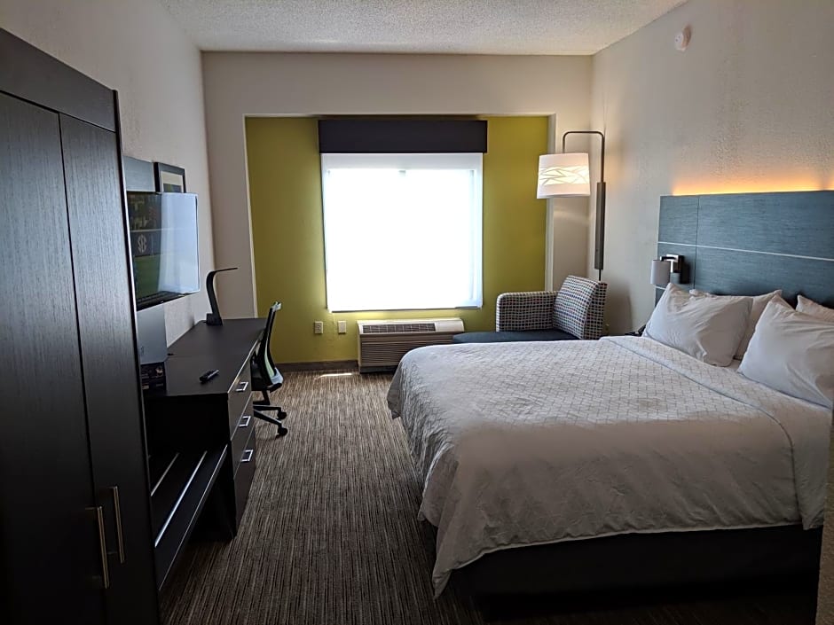 Holiday Inn Express & Suites Charlotte-Concord-I-85, an IHG Hotel