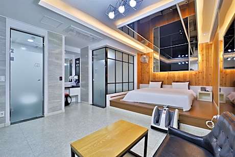 Deluxe Double Room with River View