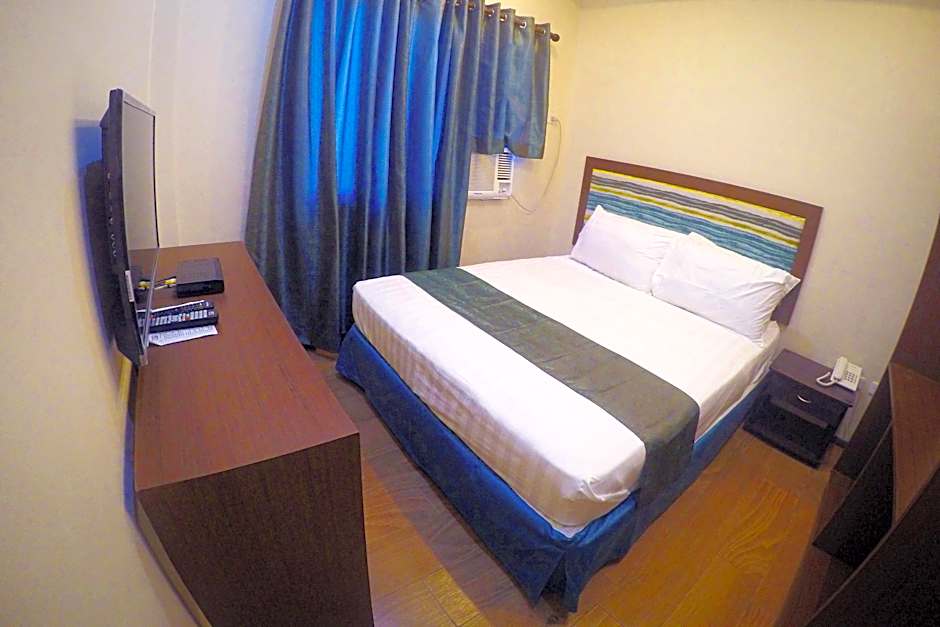Photo 1 of 4 of 1 Queen Bed