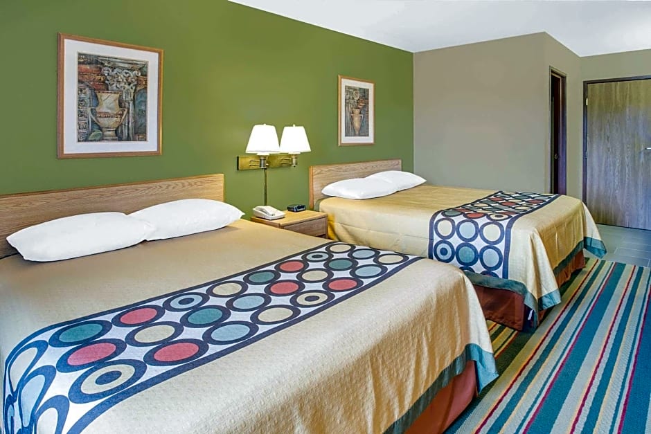 Super 8 by Wyndham East Moline