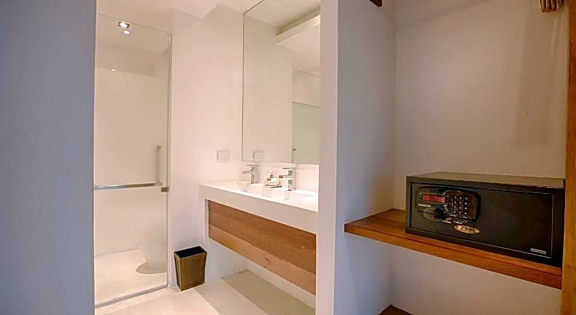 Natee The Riverfront Hotel Kanchanaburi