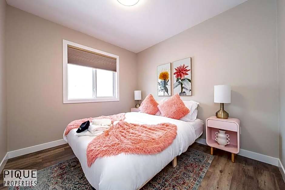 NEW, Euro-Style Suite, Whyte Avenue, AC, Netflix, Sleeps 6!