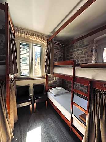 Bed in 8-Bed Mixed Dormitory Room