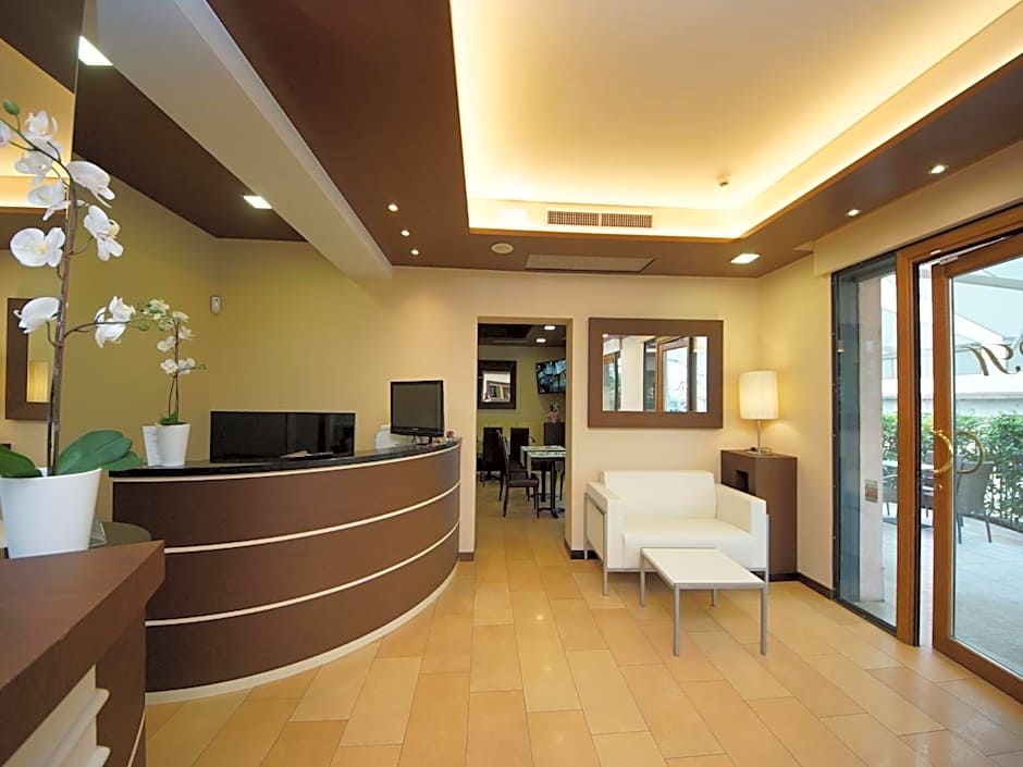 Hotel Clarin 14 by Dori