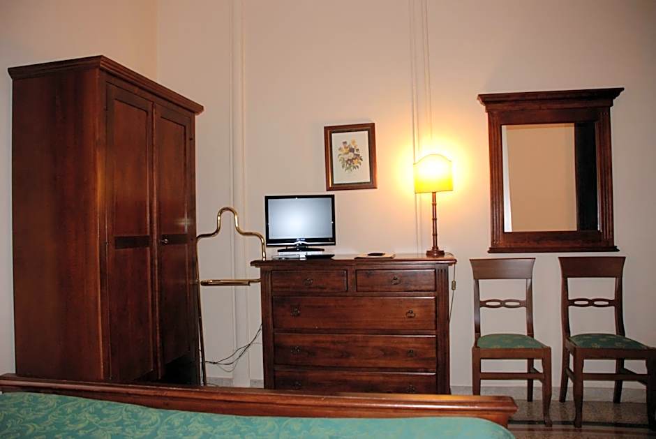 Photo 1 of 15 of Single Room