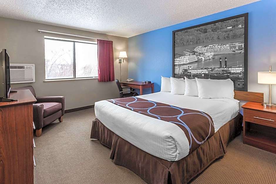 Super 8 by Wyndham Dubuque/Galena Area