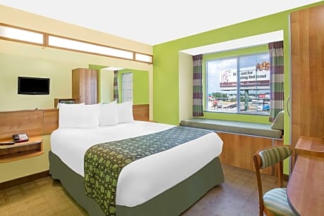 1 Queen Bed, Non-Smoking