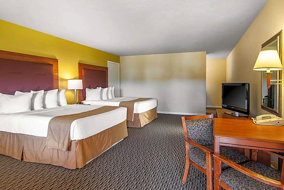 Quality Inn & Suites At Coos Bay