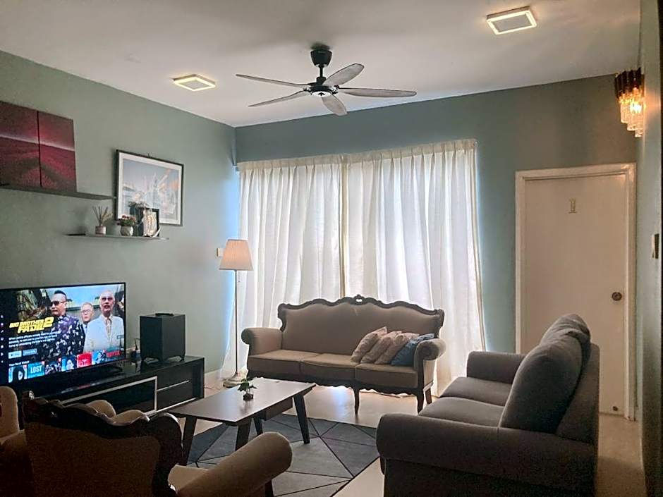 NR Crescent Homestay