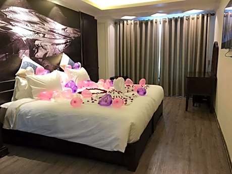 Deluxe Double or Twin Room with Mountain View